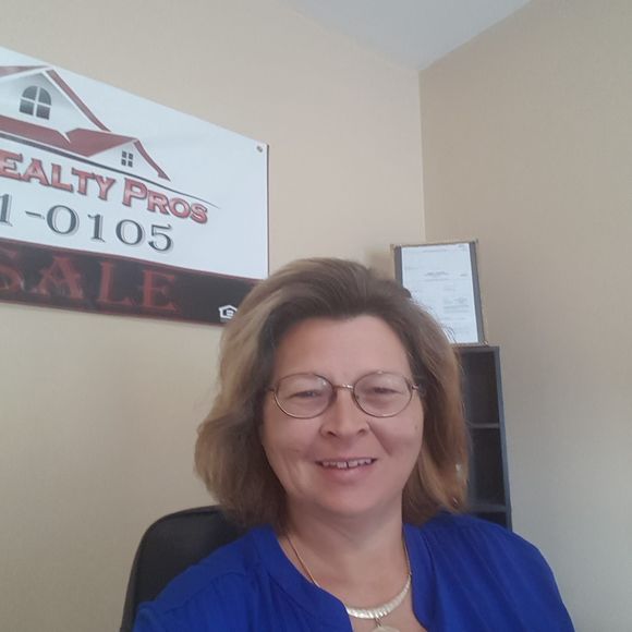 Meet your Posher, Cindy - Picture 1 of 1